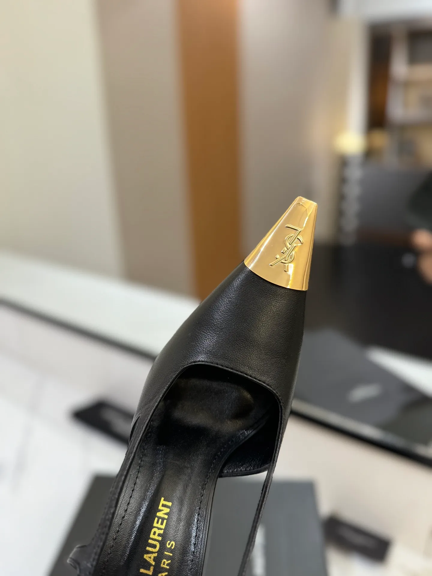 👟👟Ex-factory price 600👟👟 saint laurent ss24 new arrival～ Saint Laurent ysl 2024 spring and summer｜New high-heeled shoes🆕 Beautiful, refined and elegant! The 10cm foot is very stable, so feel free to put it in! The heel is custom-made from a new mold, and the height is the same as the original one. Various incorrect versions are % high-end and sexy, YSL still understands women best❤️ ⚠️The entire upper and lining are made of one piece without joints, which consumes more materials and costs more! Moreover, the material, fabric and lining are all made from more than 20 pieces of genuine custom-made calfskin. The upper is made of custom-made calfskin, the lining is made of calfskin, and the genuine leather outsole imported from Italy. Heel height: 10cm. Size: 35-39 (40 and 41 are custom-made and cannot be returned or exchanged)